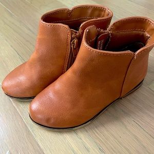 Toddler booties, size 9, like new!